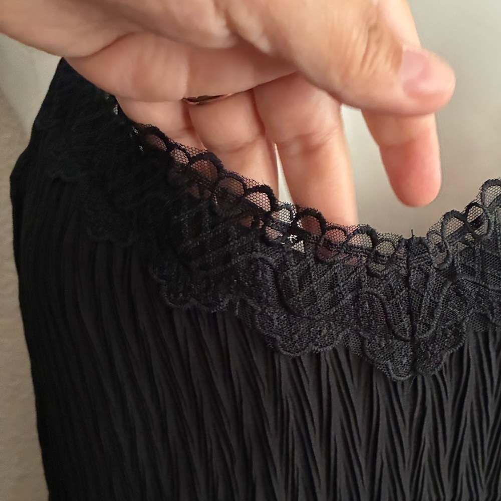 🆕Blu Pepper Black Lace-Trim Pleated Cami Top M🆕 - Picture 6 of 16